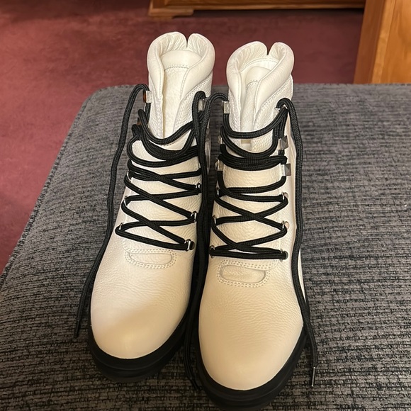 Marc Fisher Shoes - NWOT white leather booties!